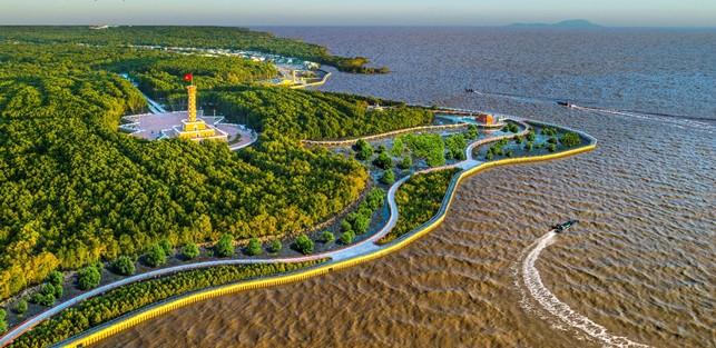 Lái xe trong điều kiện mưa Lái xe an toàn mùa mưa tại miền Tây