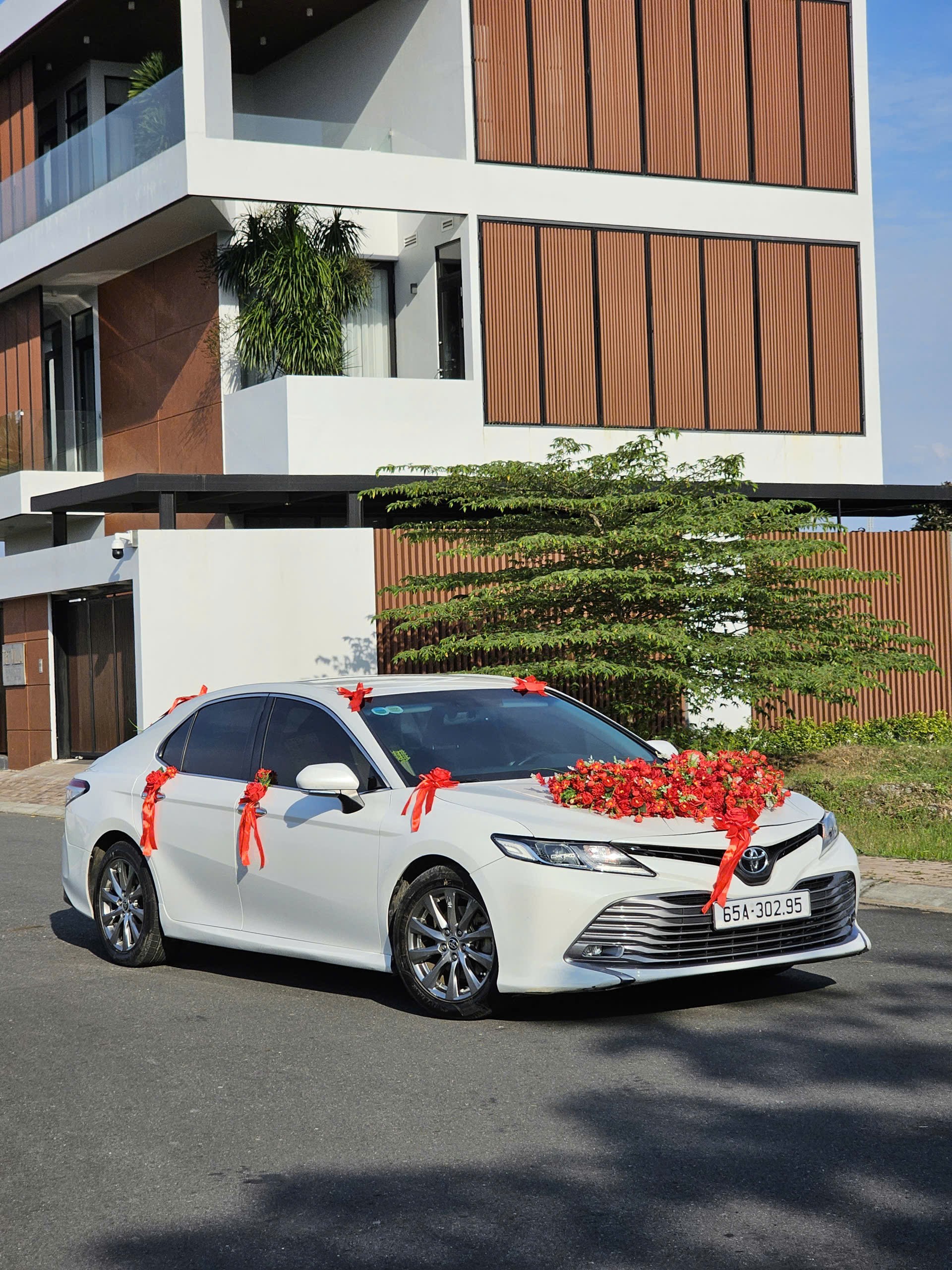 3559171283310615224 Ưu điểm xe cưới mui trần