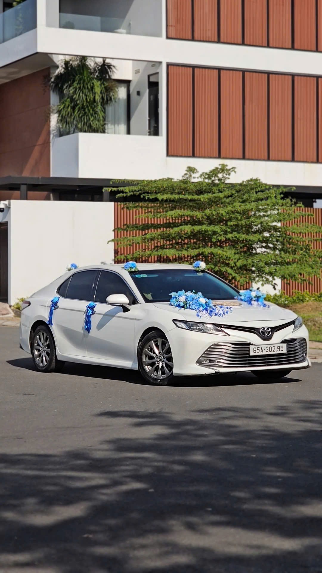 5 Cách Trang Trí Xe Hoa Cưới Độc Đáo & Ấn Tượng Nhất 2026 8 Dịch vụ thuê xe trang trí xe hoa cưới