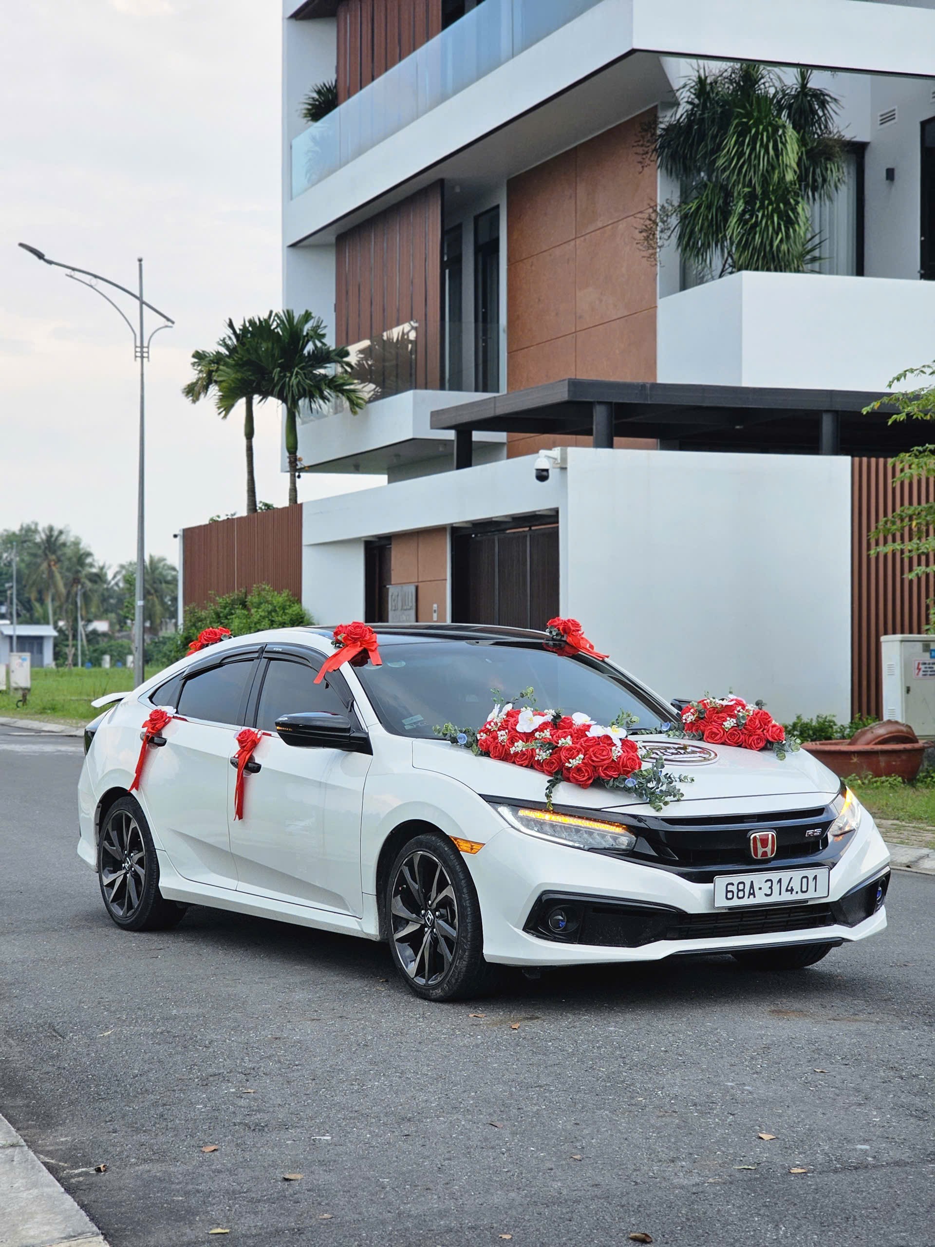 4420107923275103310 Thuê xe cưới mui trần sang trọng