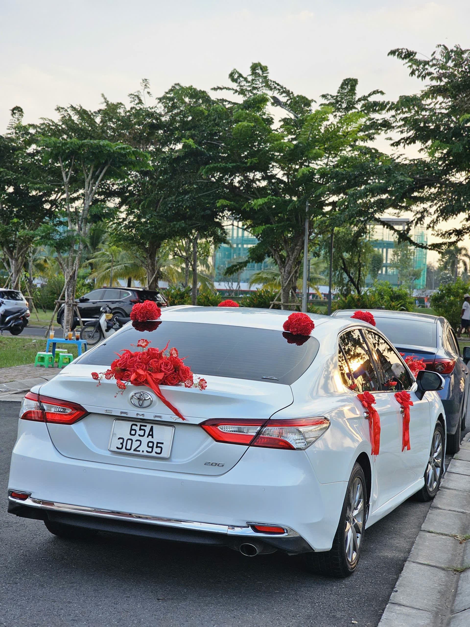 5 Cách Trang Trí Xe Hoa Cưới Độc Đáo & Ấn Tượng Nhất 2026 5 Phong cách trang trí xe hoa cưới tinh tế